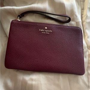 NWOT Kate Spade Leila Pebble Leather Medium Wristlet